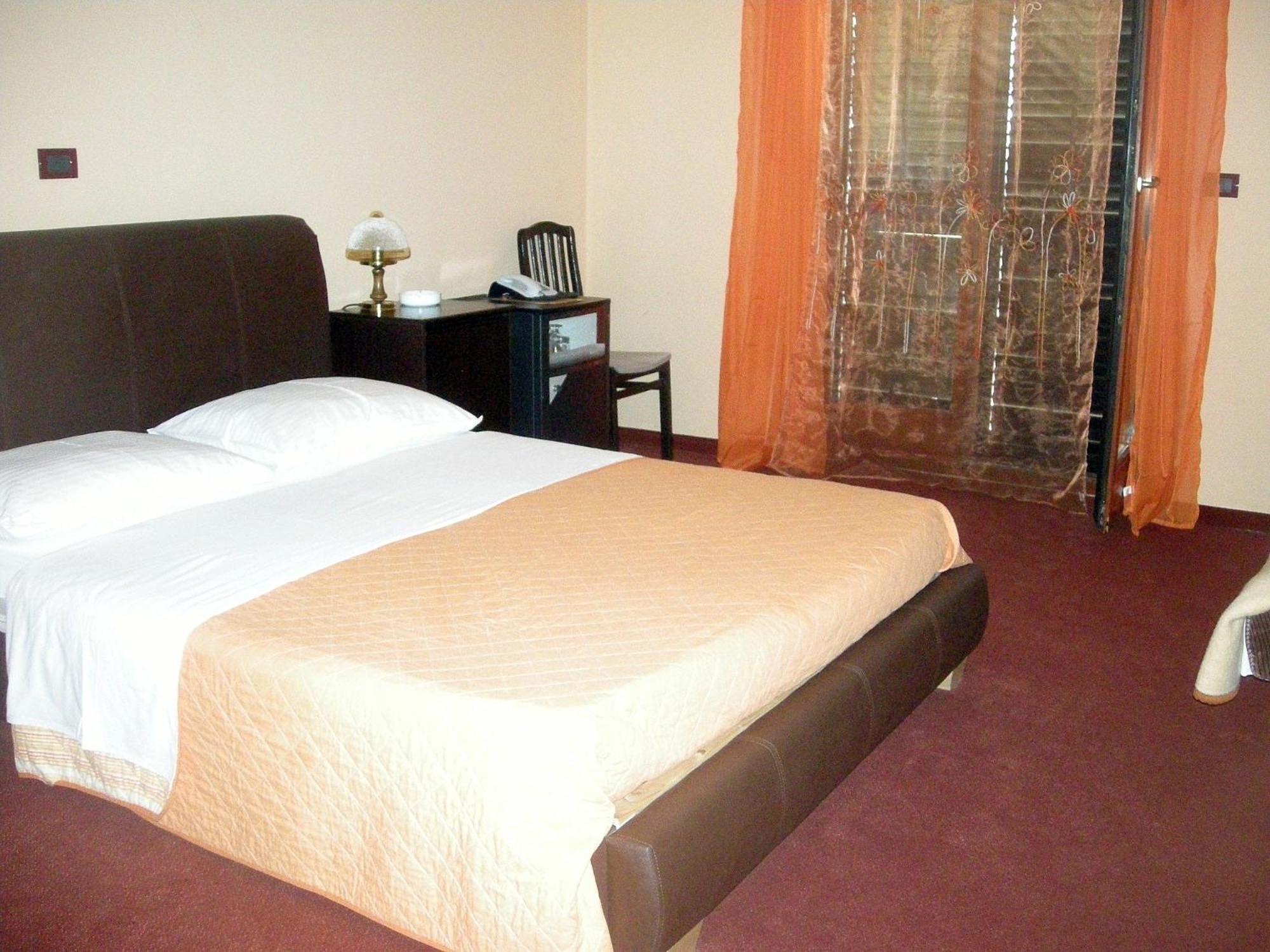 Hotel Zephyr - Plovanija Buje Rum bild