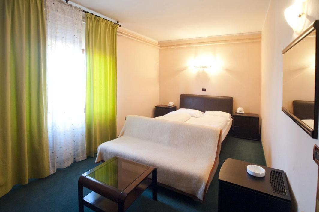 Hotel Zephyr - Plovanija Buje Rum bild