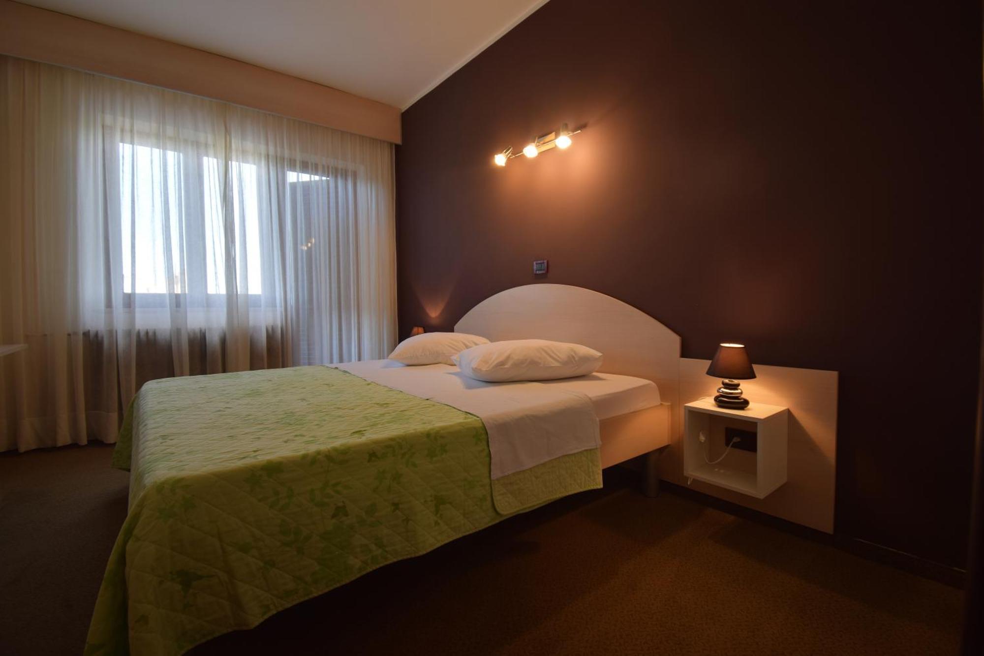 Hotel Zephyr - Plovanija Buje Exteriör bild